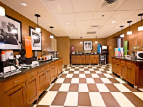 ハンプトン  イン & スイーツ ジャクソンビル オンスローのホテル