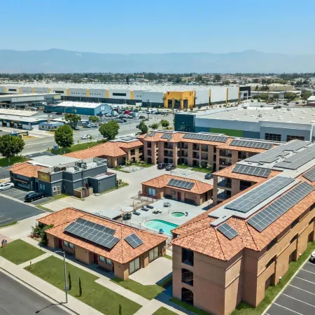 Days Inn by Wyndham Fontana / Rialto