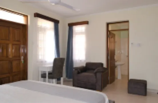 A coastal villa with a splash of glam!