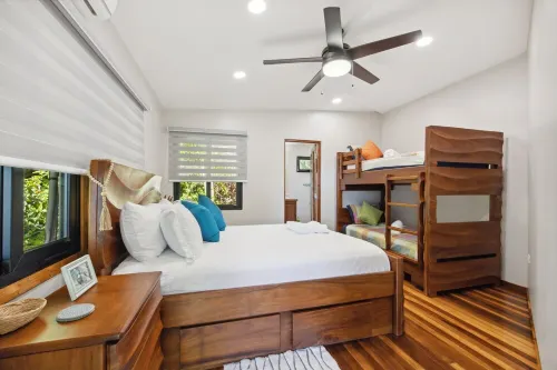 Secluded Oceanview Villa Pool, Pickleball & Beach Hôtels à : Tango Mar