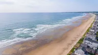 Exceptional 6Br Coastal Retreat, 8-Minute Walk to Moody Beach