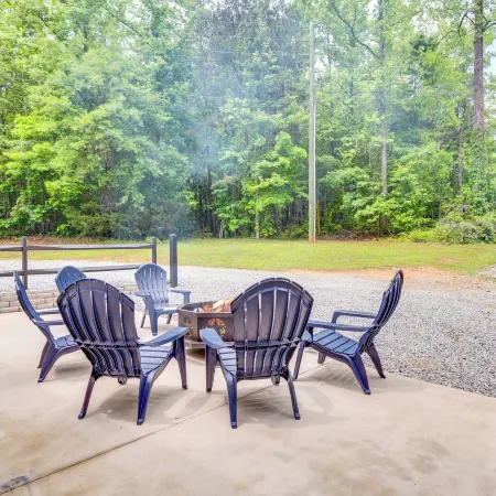 3 Mi to Dtwn! Forest City Haven w/ Furnished Patio