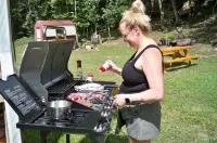 Countryside Thanksgiving Haven: Sleeps 6, Full Kitchen and Dining Room