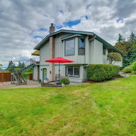 19 Mi to Seattle: Port Orchard Studio w/ Views