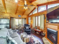 Near Lake + Trails: Rustic Newland Cabin w/ Deck! 에버리 카운티 호텔
