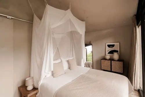 Luxury Spa Tiny House with hottub, in the woods, Japandi style Hotel a Nunspeet