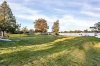 Lakeside Haven - New Deck, Pier & Guest House - 4-Star