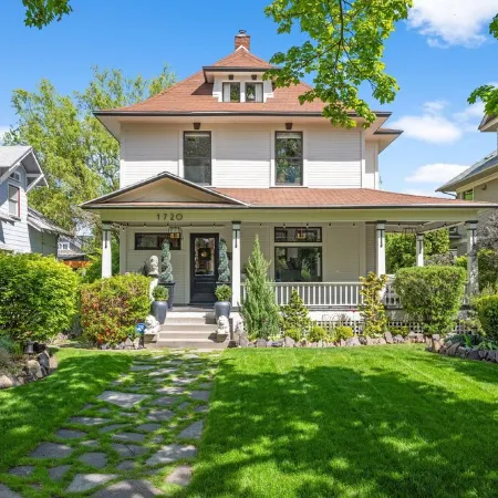 Updated South Hill Craftsman Sleeps 12!