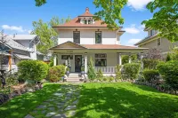 Updated South Hill Craftsman Sleeps 12!
