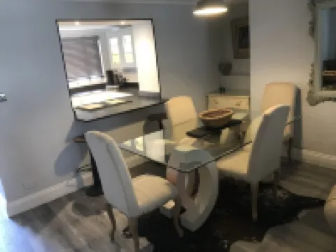 Grade II listed cottage in the heart of Bovey Tracey with parking & garden