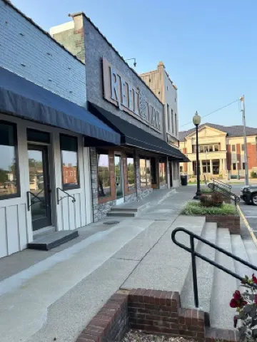 Studio Cottage on the Square, entire rental unit in Jamestown, Kentucky โรงแรมใน
