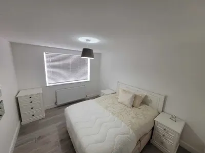 A comfortable and modern apartment complex with a warm and homely feeling. Hotel in zona Dilkes Park