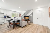 Lovely 2 floor, 3-bedroom house in Alhambra with AC