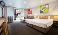 Villa Noosa Hotel Hotels near Noosa Regional Gallery