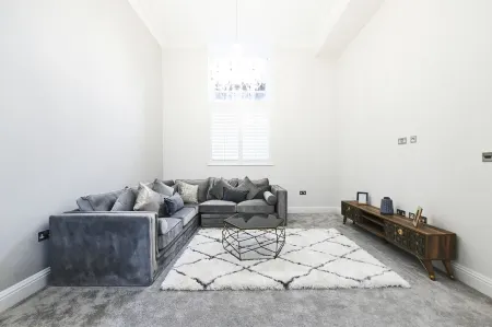 Beautiful 2 Bed Apartment Отели рядом с достопримечательностью «Парк Саттон»