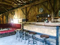 NEW Construction! 2-BR Apt walking distance to The Barn at Silver Oaks, Winthrop فنادق في Winthrop