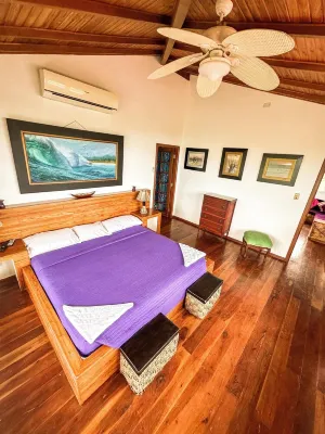 Stunning 4-bedroom house in Curia with pool, view from the sea, AC,WiFi and more Hotels in Santa Elena