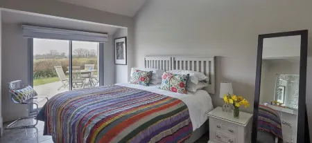 Well equipped lodge,  Next to Holkham Hall and villages close to the Beach