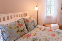 Harbor Hill Inn Cottage - Piano Suite فنادق في Pepin