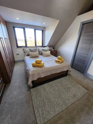 Luxury 1 Bed Coach House Hotels near Emley Moor Transmitting Station