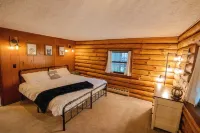 Cozy 4-bedroom cabin in Coudersport with View, Games, Fire Pit & Screen Porch