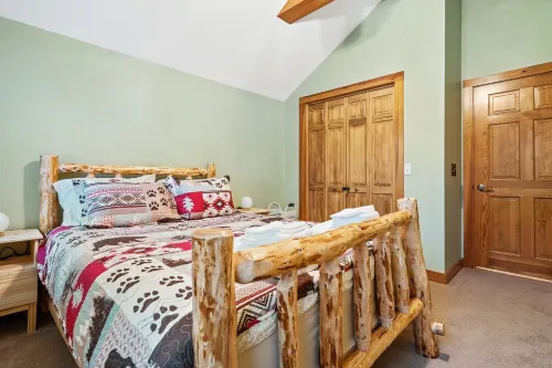 Cozy 3-bedroom cabin in charming Haverhill with Hot Tub, Play Area & Fire Pit Hotels in Haverhill