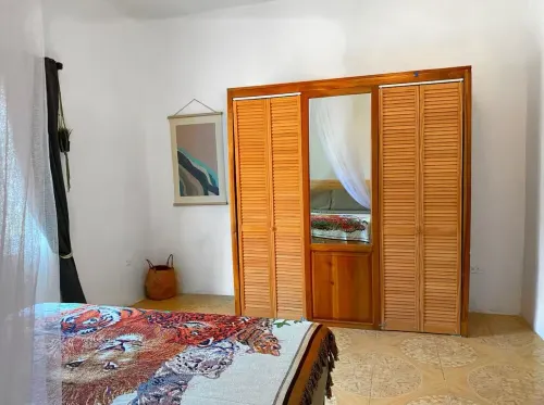 Golf Club 2 mins away - Large 2 Bdrm 1 Bth, Steps to Private beach Hotels in Sandy Bay