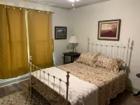 Secluded 3/2 farmhouse with scenic patio, wildlife on private acreage