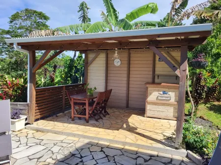 Blue" apartment facing the pool