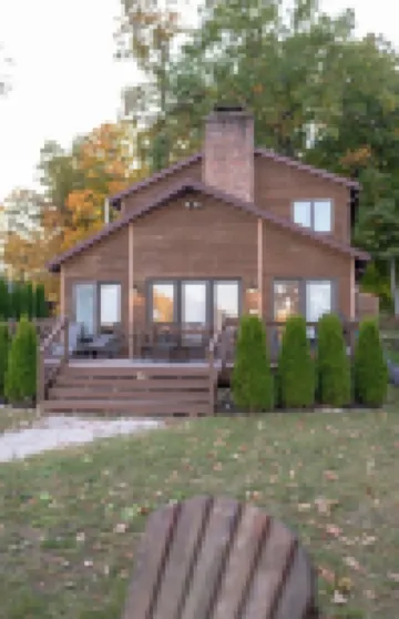 Charming 3-bedroom house with AC, WiFi in brilliant Lake George