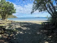 Charming 1-bedroom studio in the quiet hills of St Thomas with WiFi, AC Hotels in West End