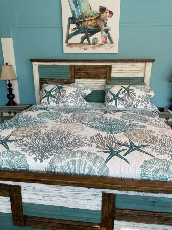 Charming Cedar Key Turtle Condo Gulf view with oversized balcony