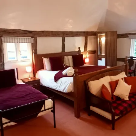 Kent - Malt House Beautiful Tudor Cottage Отели в г. Ситтингбурн