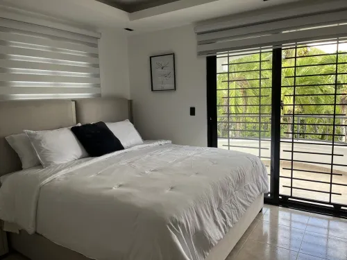 House 5 mins from Monument with free parking