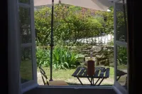 90m2 first floor appt in historic estate Hotels in Sérignac