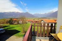 Spazioso appartamento con vista lago in zona tranquilla adatto per famiglie.