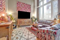 Spacious 4-BR Apt, Fast WiFi in Downtown Memphis. Walk to Convention Center.