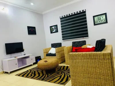 Romantic Very conducive environment on the same road with Shoprite.. Hotel di 