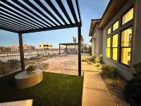 Spacious 4-bedroom house with Strip Views 20 Minutes from Strip 피르스트 크릭 트레일헤드 주변 호텔