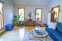 Cozy woodsy family-friendly cabin retreat