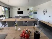 Villa Valenina with heated pool in Croatia, 300 metres from the sea. Hotels in Brtonigla