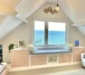 Pier View Retreat - Close to Beach - Sea Views With Parking