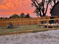 The Farmhouse at Truman Lake Hotels in Henry County