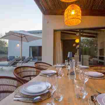 Pillows. Luxury Safari Villa - Kruger National Park Dining/Meeting Rooms