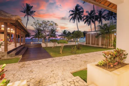 Kamana Beach House, steps from the beach, amazing villa, private pool.