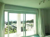 Elegant panoramic penthouse 2 steps from the sea