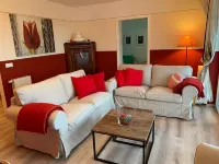 Romatic apartment in the countryside with loggia, sauna area, garden, pond, horses 居比住宿飯店