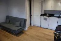 Modern cabin in residential area near 2 train stations with mainlines to London Hotel a Orpington