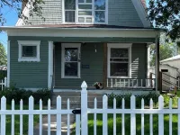 Centrally located spacious house in Valentine, 4 bedrooms, 5 beds, sleeps 8 Hotels in Cherry County