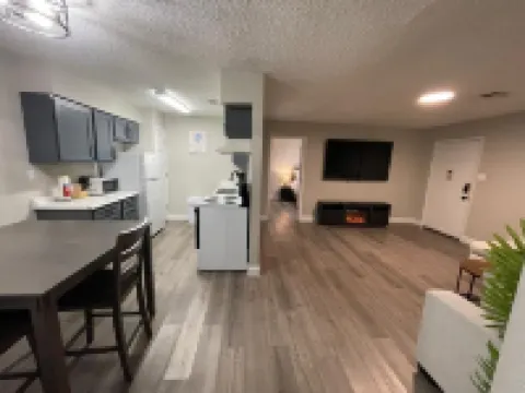 King Bed 2BR Unit Free Parking